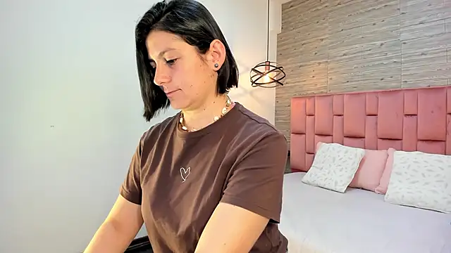 Snapshot of SarahDeyvis chatting on 21, 1, 2025 SarahDeyvis online show from 21, 1, 2025