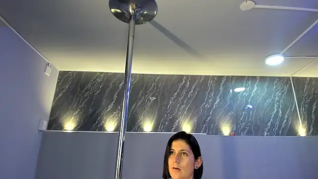 Snapshot of SarahDeyvis chatting on 4, 2, 2025 SarahDeyvis online show from 4, 2, 2025