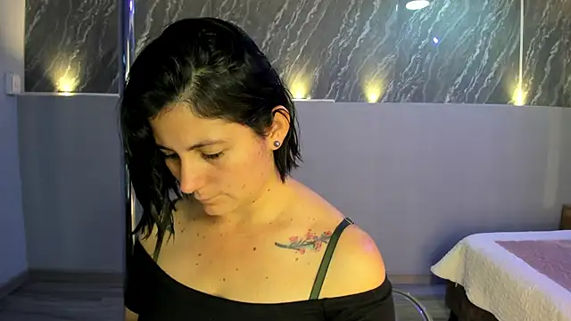 Snapshot of SarahDeyvis chatting on 6, 2, 2025 SarahDeyvis online show from 6, 2, 2025