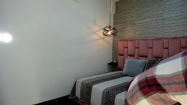 Snapshot of SarahDeyvis chatting on 19, 2, 2025 SarahDeyvis online show from 19, 2, 2025