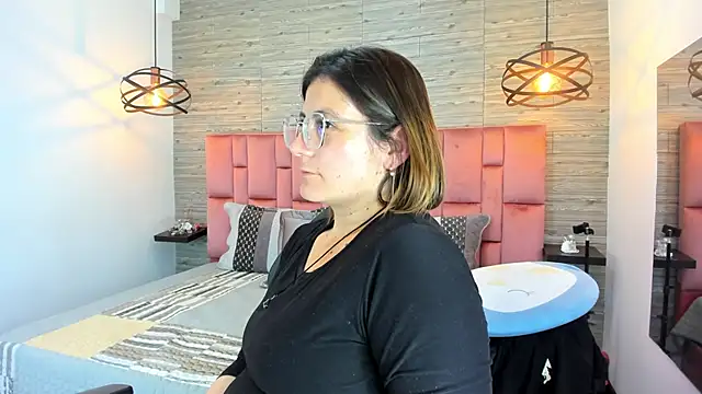 Snapshot of SarahDeyvis chatting on 2, 10, 2025 SarahDeyvis online show from 2, 10, 2025