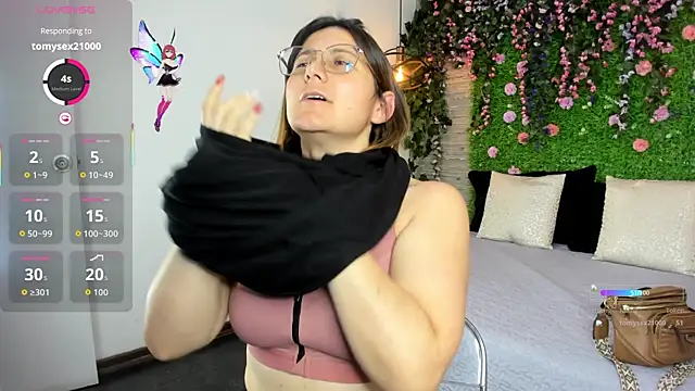 Snapshot of SarahDeyvis chatting on 18, 11, 2025 SarahDeyvis online show from 18, 11, 2025