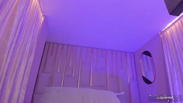 EveBensonX online show from 18, 2, 2025