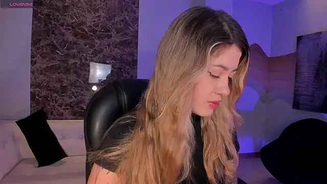 Snapshot of EveBensonX chatting on 10, 2, 2026 EveBensonX online show from 10, 2, 2026