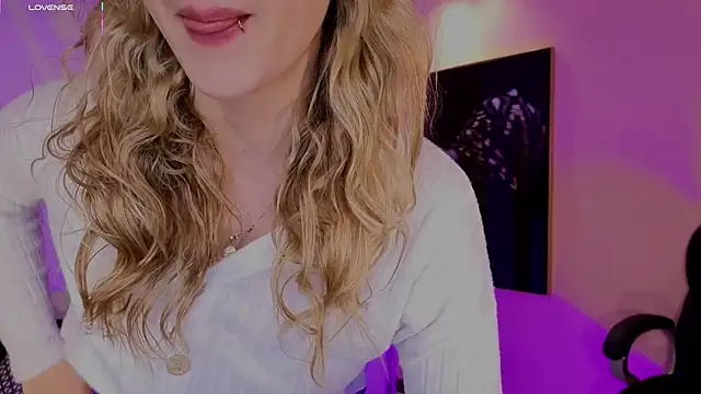 Snapshot of EveBensonX chatting on 24, 2, 2026 EveBensonX online show from 24, 2, 2026