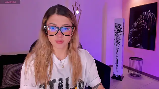 Snapshot of EveBensonX chatting on 25, 2, 2026 EveBensonX online show from 25, 2, 2026