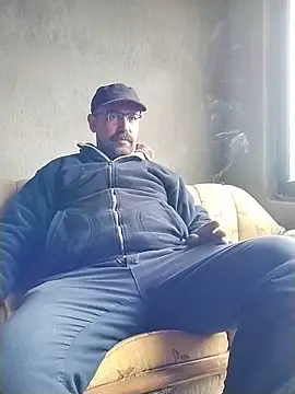 Snapshot of masculine_bear_daddy chatting on 4, 12, 2025 masculine bear daddy online show from 4, 12, 2025