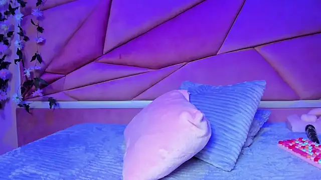 Snapshot of luna_miler_ chatting on 29, 10, 2025 luna miler online show from 29, 10, 2025