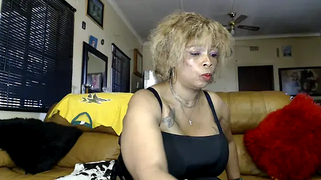 Snapshot of Gucci_Bx chatting on 27, 6, 2026 Gucci Bx online show from 27, 6, 2026
