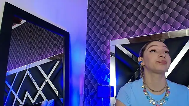 victoriaa lee  online show from 21, 11, 2025