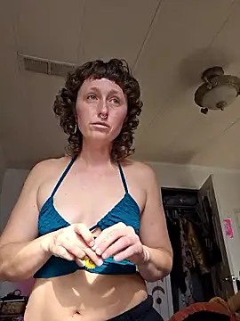 mossy kiss online show from 12, 1, 2026