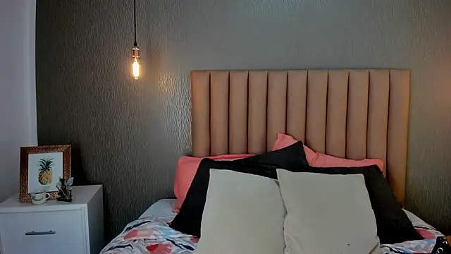 Alexa Thaylor  online show from 10, 2, 2025