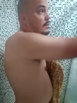 RobertoBuzios22 online show from 4, 1, 2025