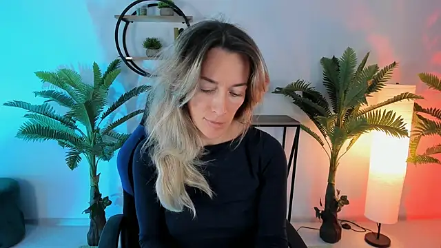 RebeccaMartinez online show from 27, 12, 2024