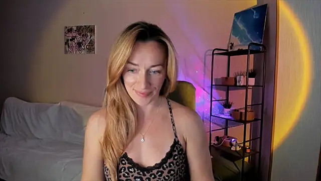 RebeccaMartinez online show from 11, 10, 2025
