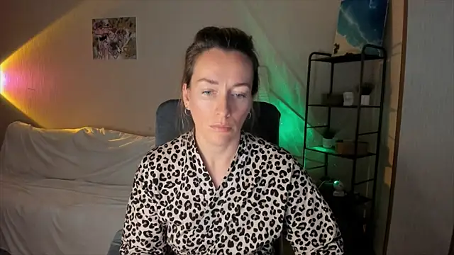 RebeccaMartinez online show from 24, 10, 2025