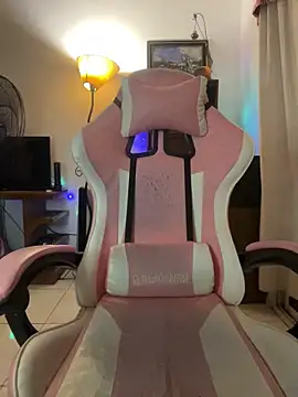 Snapshot of LittleBabyCat22 chatting on 18, 12, 2025 LittleBabyCat22 online show from 18, 12, 2025