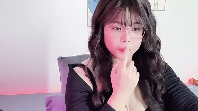   Lyly   online show from 4, 12, 2025