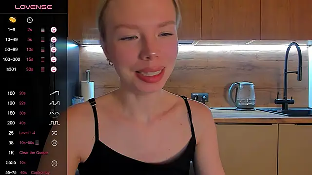 Snapshot of Olivia_Bells chatting on 28, 5, 2026 Olivia Bells online show from 28, 5, 2026