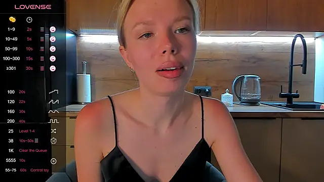 Snapshot of Olivia_Bells chatting on 13, 6, 2026 Olivia Bells online show from 13, 6, 2026