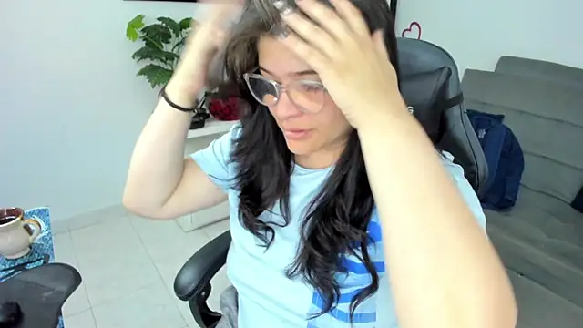 Snapshot of BellaFlaming chatting on 4, 3, 2025 BellaFlaming online show from 4, 3, 2025