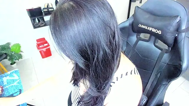 Snapshot of BellaFlaming chatting on 25, 11, 2025 BellaFlaming online show from 25, 11, 2025