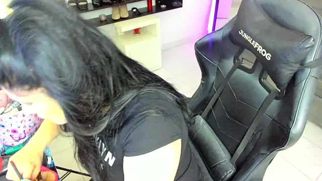 Snapshot of BellaFlaming chatting on 26, 11, 2025 BellaFlaming online show from 26, 11, 2025