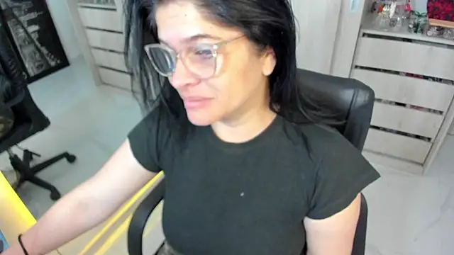 Snapshot of BellaFlaming chatting on 29, 5, 2026 BellaFlaming online show from 29, 5, 2026