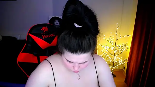 Snapshot of Emily_Mo chatting on 24, 1, 2025 Emily Mo online show from 24, 1, 2025