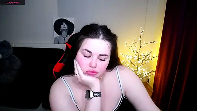 Snapshot of Emily_Mo chatting on 30, 1, 2025 Emily Mo online show from 30, 1, 2025