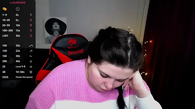 Snapshot of Emily_Mo chatting on 12, 2, 2025 Emily Mo online show from 12, 2, 2025