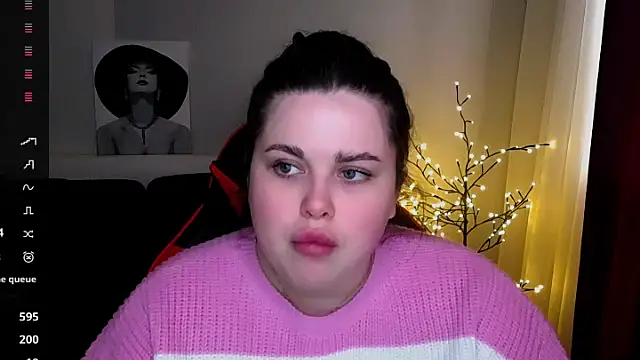 Snapshot of Emily_Mo chatting on 13, 2, 2025 Emily Mo online show from 13, 2, 2025