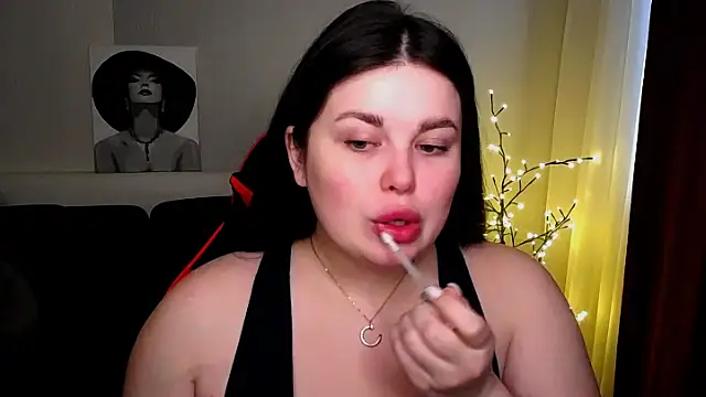 Snapshot of Emily_Mo chatting on 19, 2, 2025 Emily Mo online show from 19, 2, 2025