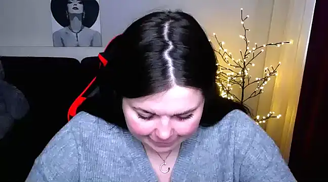 Snapshot of Emily_Mo chatting on 28, 2, 2025 Emily Mo online show from 28, 2, 2025