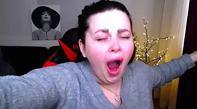 Snapshot of Emily_Mo chatting on 28, 2, 2025 Emily Mo online show from 28, 2, 2025