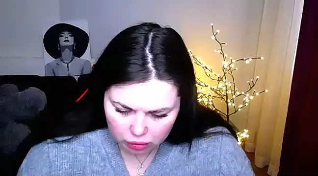 Snapshot of Emily_Mo chatting on 2, 3, 2025 Emily Mo online show from 2, 3, 2025