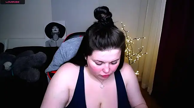 Snapshot of Emily_Mo chatting on 4, 3, 2025 Emily Mo online show from 4, 3, 2025