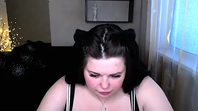 Snapshot of Emily_Mo chatting on 19, 3, 2025 Emily Mo online show from 19, 3, 2025