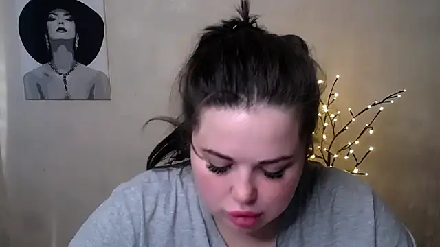 Snapshot of Emily_Mo chatting on 22, 9, 2025 Emily Mo online show from 22, 9, 2025