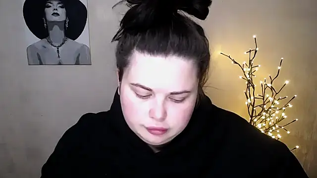 Snapshot of Emily_Mo chatting on 3, 10, 2025 Emily Mo online show from 3, 10, 2025