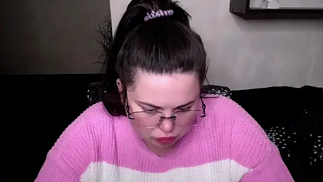 Snapshot of Emily_Mo chatting on 11, 10, 2025 Emily Mo online show from 11, 10, 2025