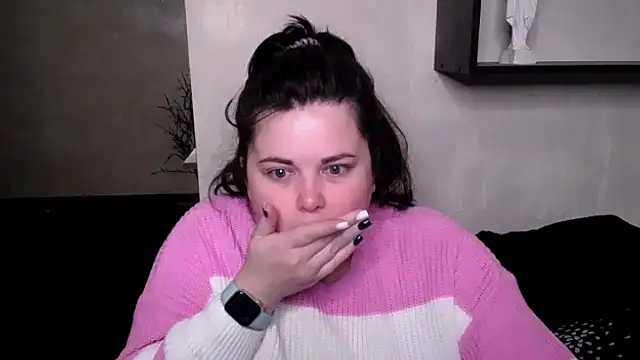 Snapshot of Emily_Mo chatting on 12, 10, 2025 Emily Mo online show from 12, 10, 2025