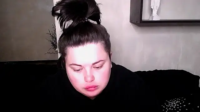 Snapshot of Emily_Mo chatting on 13, 10, 2025 Emily Mo online show from 13, 10, 2025