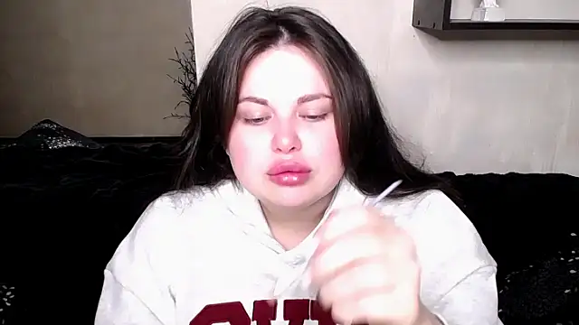 Snapshot of Emily_Mo chatting on 24, 10, 2025 Emily Mo online show from 24, 10, 2025