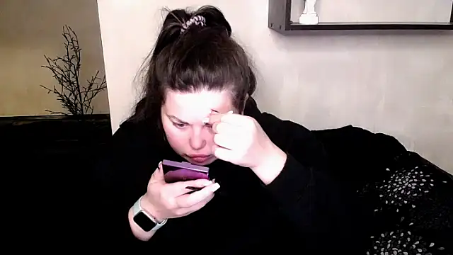 Snapshot of Emily_Mo chatting on 11, 11, 2025 Emily Mo online show from 11, 11, 2025