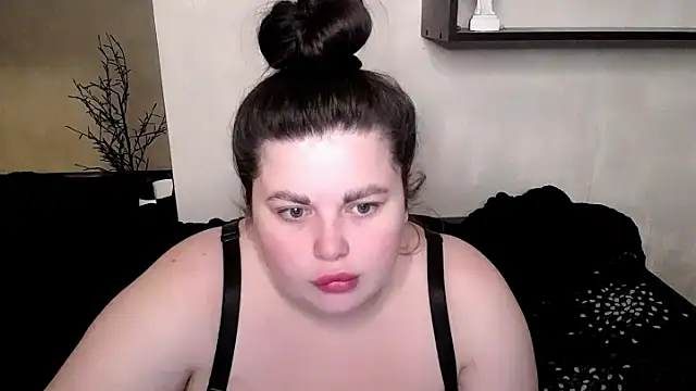 Snapshot of Emily_Mo chatting on 12, 11, 2025 Emily Mo online show from 12, 11, 2025