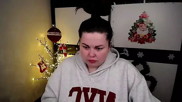 Snapshot of Emily_Mo chatting on 2, 12, 2025 Emily Mo online show from 2, 12, 2025