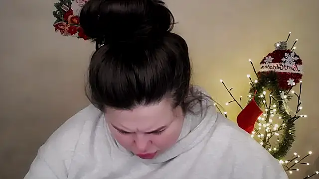 Snapshot of Emily_Mo chatting on 17, 12, 2025 Emily Mo online show from 17, 12, 2025