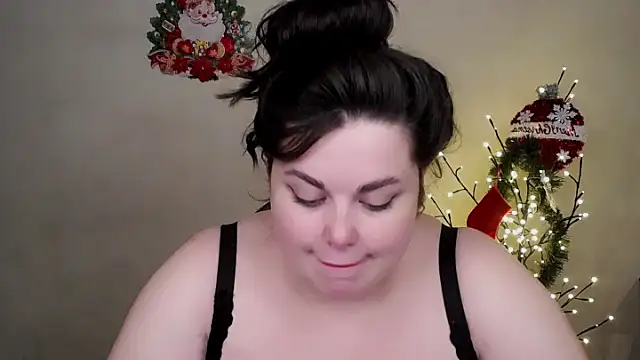 Snapshot of Emily_Mo chatting on 18, 12, 2025 Emily Mo online show from 18, 12, 2025