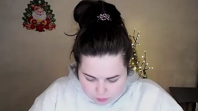 Snapshot of Emily_Mo chatting on 20, 12, 2025 Emily Mo online show from 20, 12, 2025